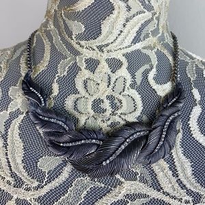 Feather Motif Statement Necklace🕊